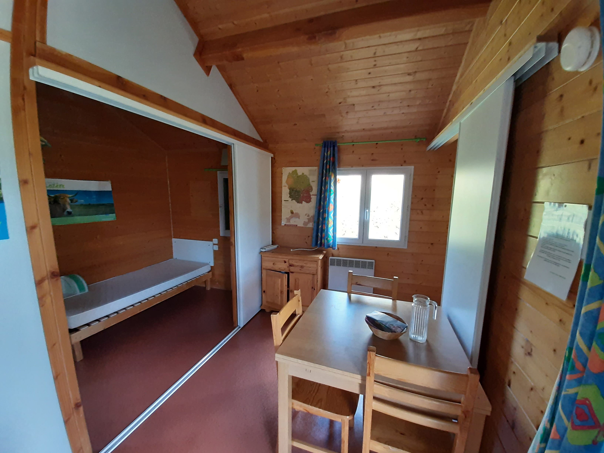 sejour_chambre_chaletjonquillePMR sejour_chambre_chaletjonquillePMR